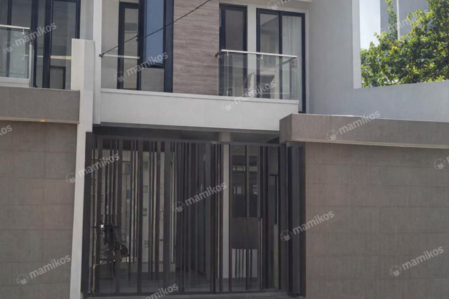Rumah Sertifikat SHM 6 Kamar Tidur 4 Kamar Mandi Sunter Jakarta Utara