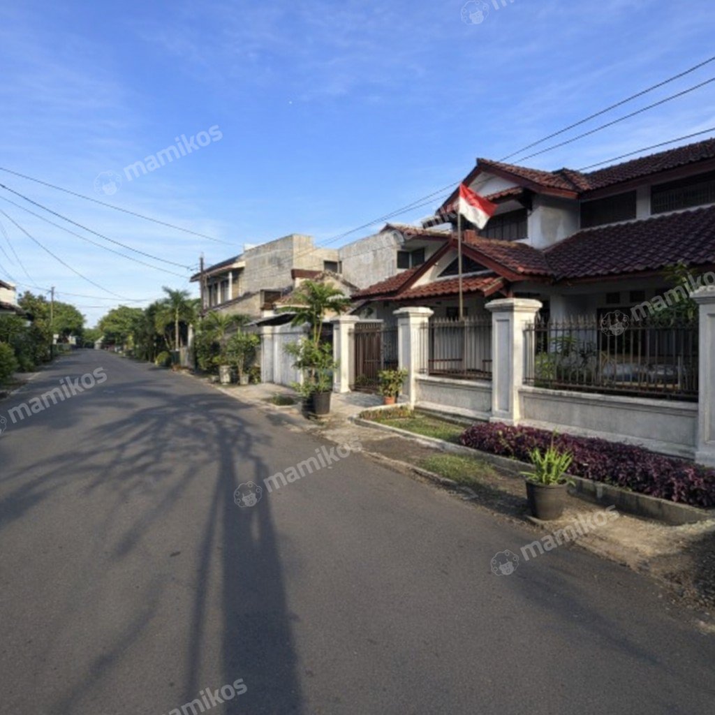 Rumah Sertifikat SHM 3 Kamar Tidur 3 Kamar Mandi Gudang Peluru Jakarta Selatan - Photo 2