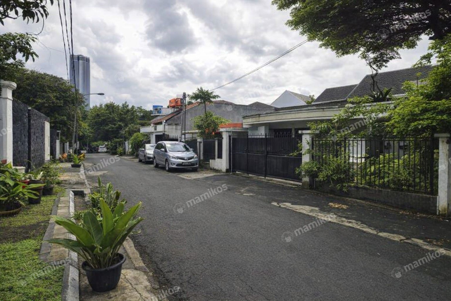 Rumah Sertifikat SHM 3 Kamar Tidur 2 Kamar Mandi SCBD Jakarta Selatan - Photo 3