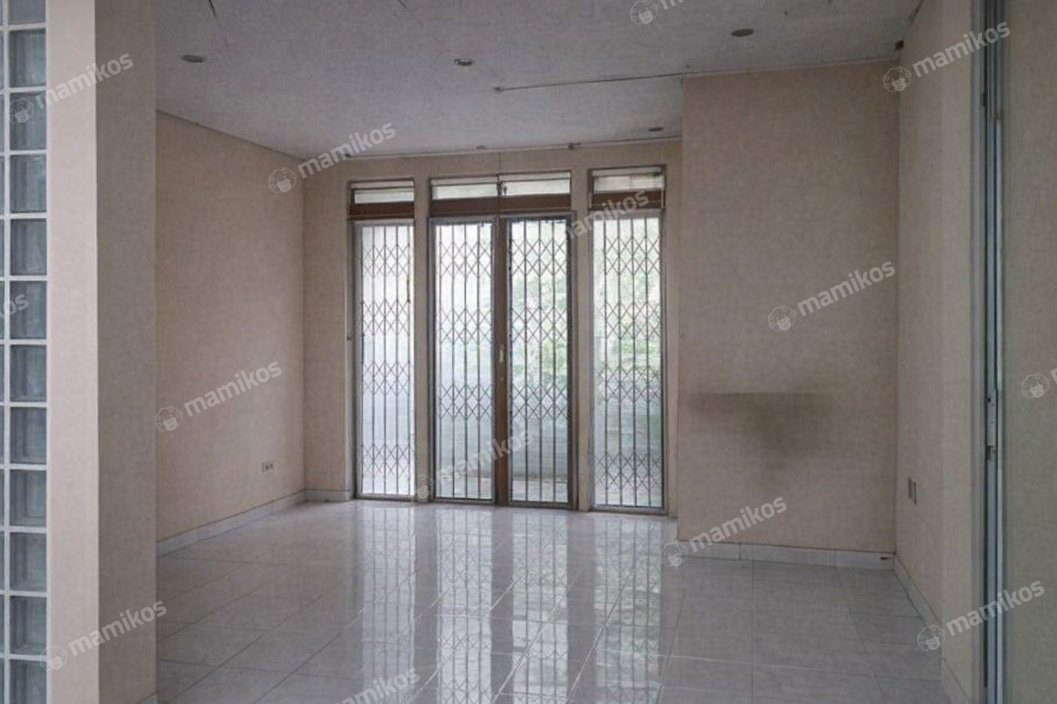 Rumah Sertifikat SHM 3 Kamar Tidur 3 Kamar Mandi Taman Surya Jakarta Barat - Photo 3