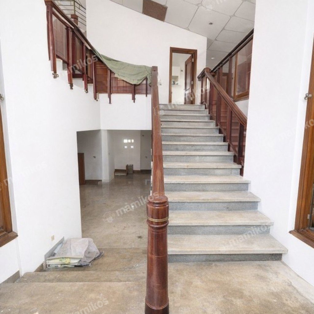 Rumah Sertifikat SHM 5 Kamar Tidur 3 Kamar Mandi Pondok Indah Jakarta Selatan - Photo 2