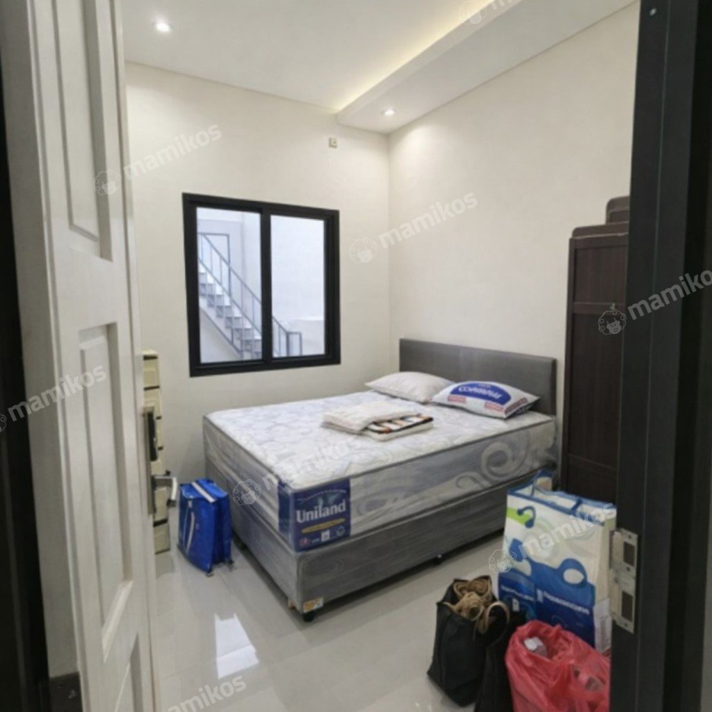 Rumah Sertifikat SHM 2 Kamar Tidur 1 Kamar Mandi Kota Wisata Jakarta Timur - Photo 4