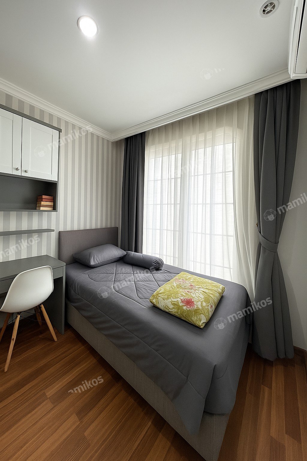 Rumah 4 Kamar Tidur 5 Kamar Mandi 3 Lantai Joglo Jakarta Barat - Photo 2
