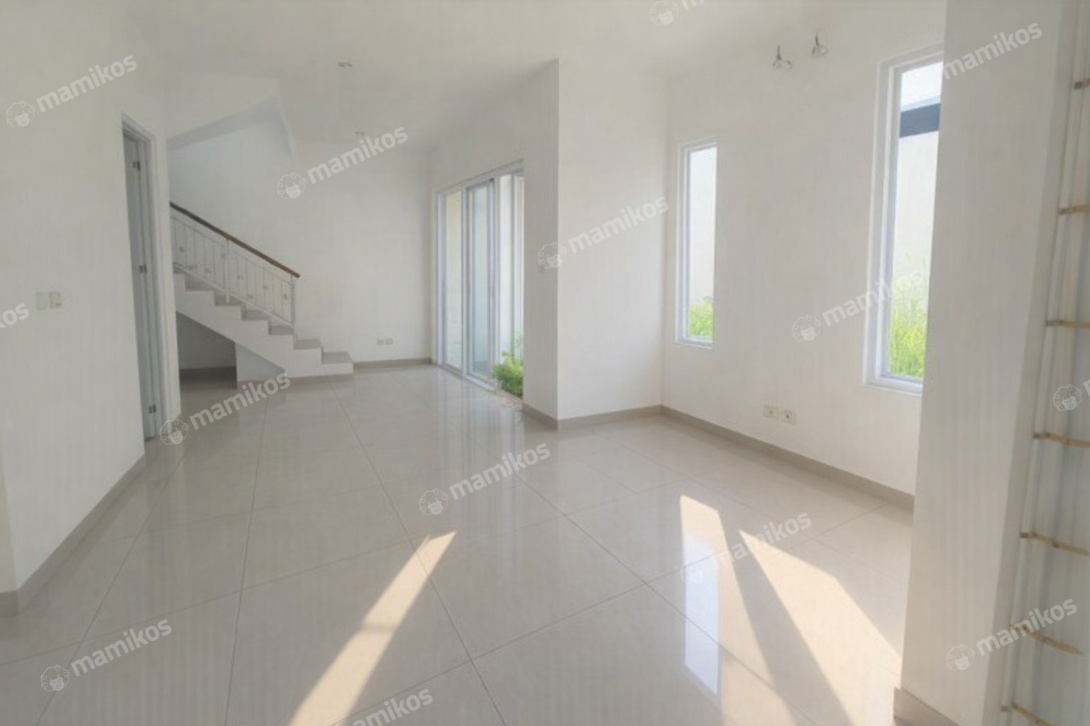 Rumah Sertifikat SHM 4 Kamar Tidur 3 Kamar Mandi Jakarta Garden City Jakarta Timur - Photo 3