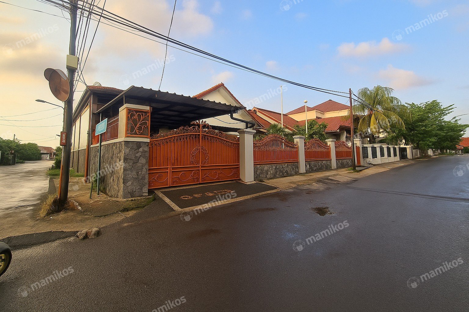 Rumah Sertifikat SHM 4 Kamar Tidur 4 Kamar Mandi Jatiwaringin Jakarta Timur