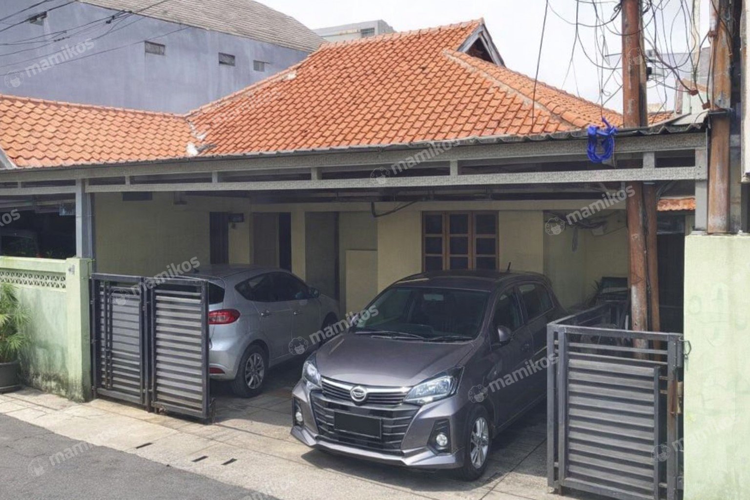 Rumah Sertifikat SHM 4 Kamar Tidur 3 Kamar Mandi Radio Dalam Jakarta Selatan