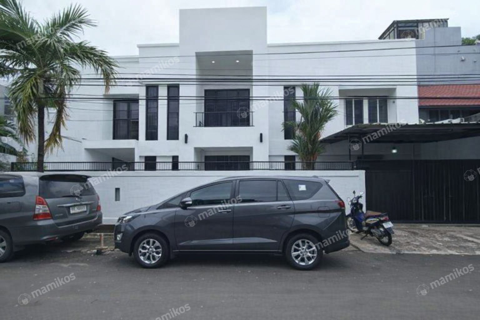 Rumah Sertifikat SHM 6 Kamar Tidur 6 Kamar Mandi Tanjung Duren Jakarta Barat