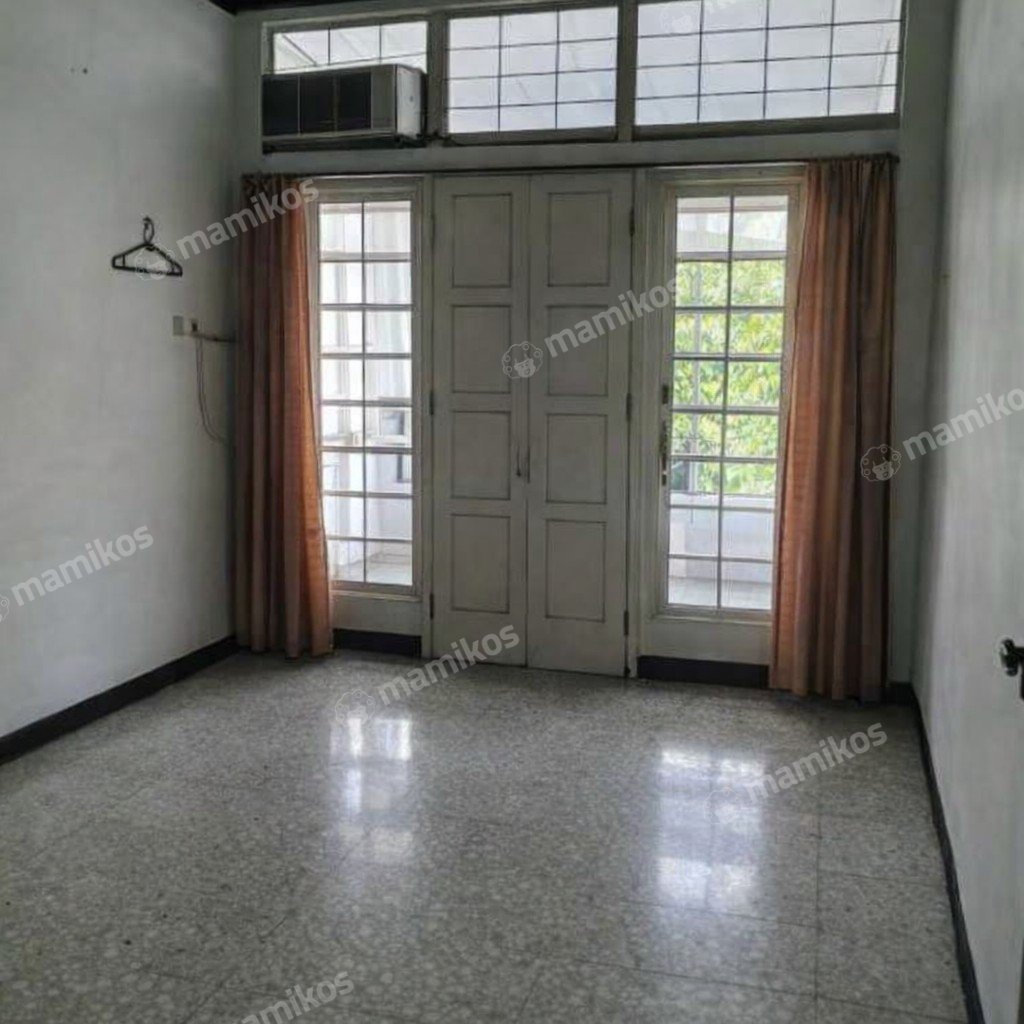 Rumah Sertifikat SHM 5 Kamar Tidur 3 Kamar Mandi Tanjung Duren Jakarta Barat - Photo 5