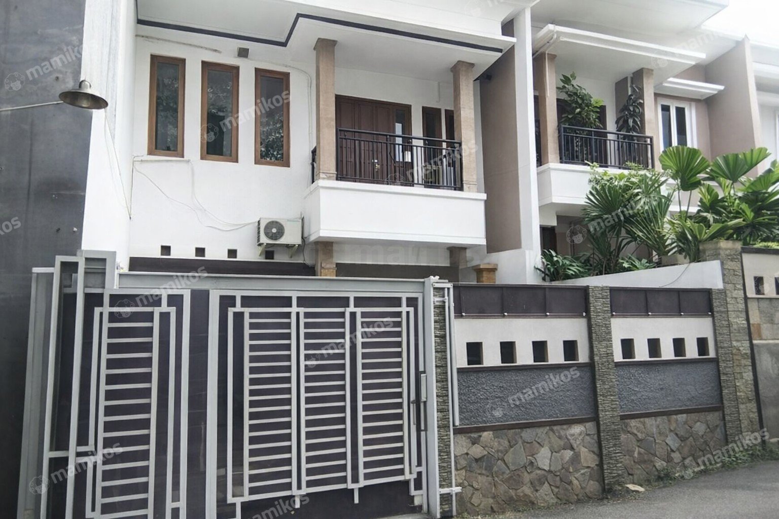 Rumah Sertifikat SHM 4 Kamar Tidur 3 Kamar Mandi Kemang Jakarta Selatan
