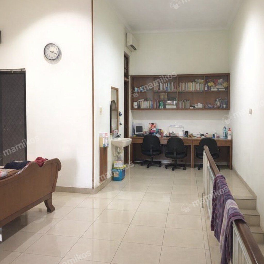 Rumah Sertifikat SHM 4 Kamar Tidur 3 Kamar Mandi Taman Palem Jakarta Barat - Photo 3