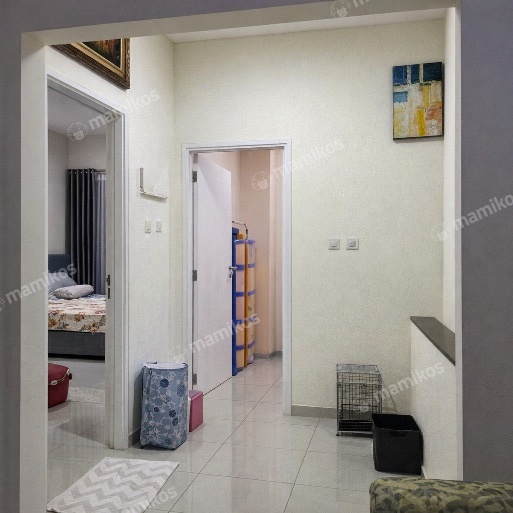 Rumah Sertifikat SHM 4 Kamar Tidur 3 Kamar Mandi Green Lake City Jakarta Barat - Photo 2