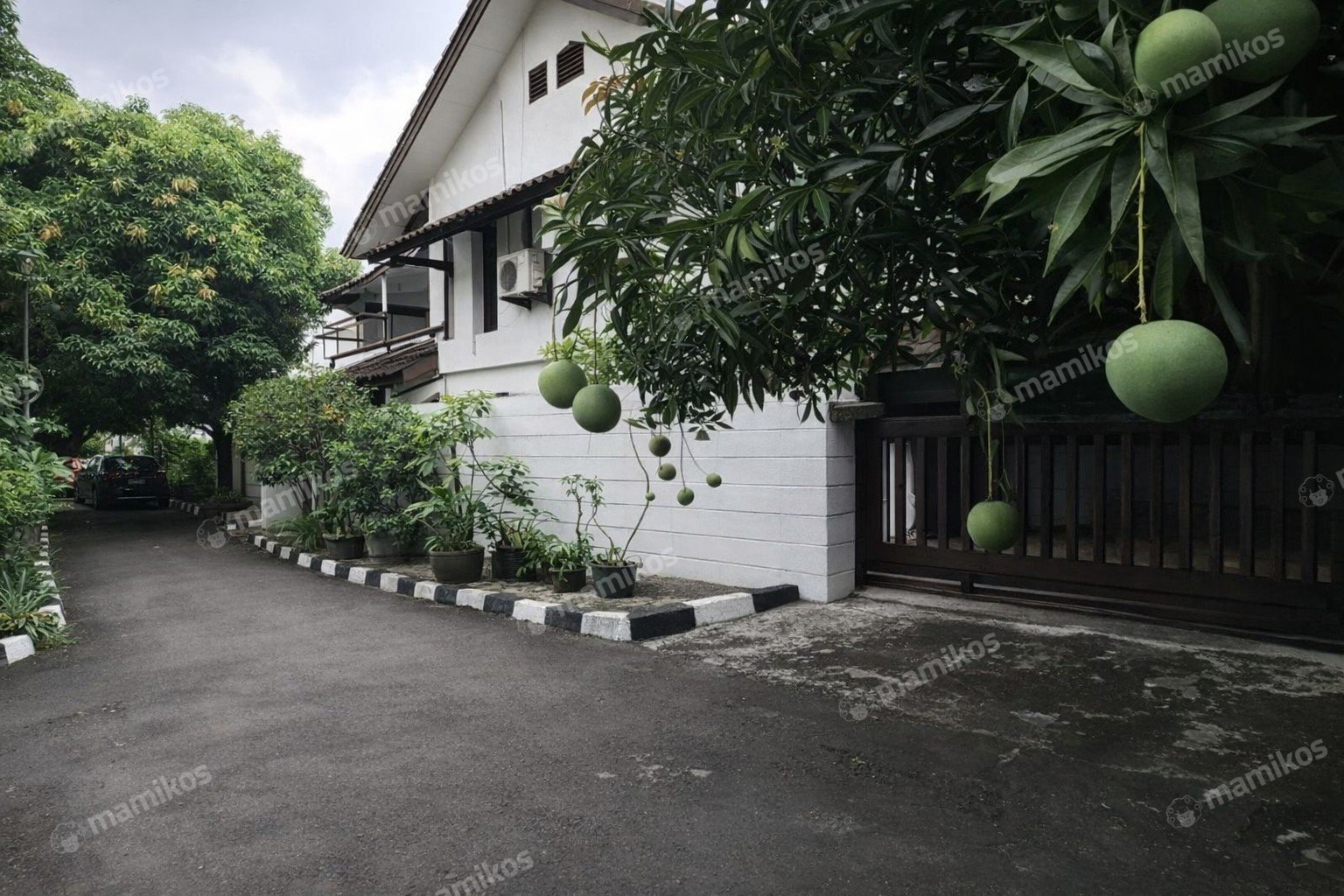 Rumah Sertifikat SHM 4 Kamar Tidur 4 Kamar Mandi Pulomas Jakarta Timur