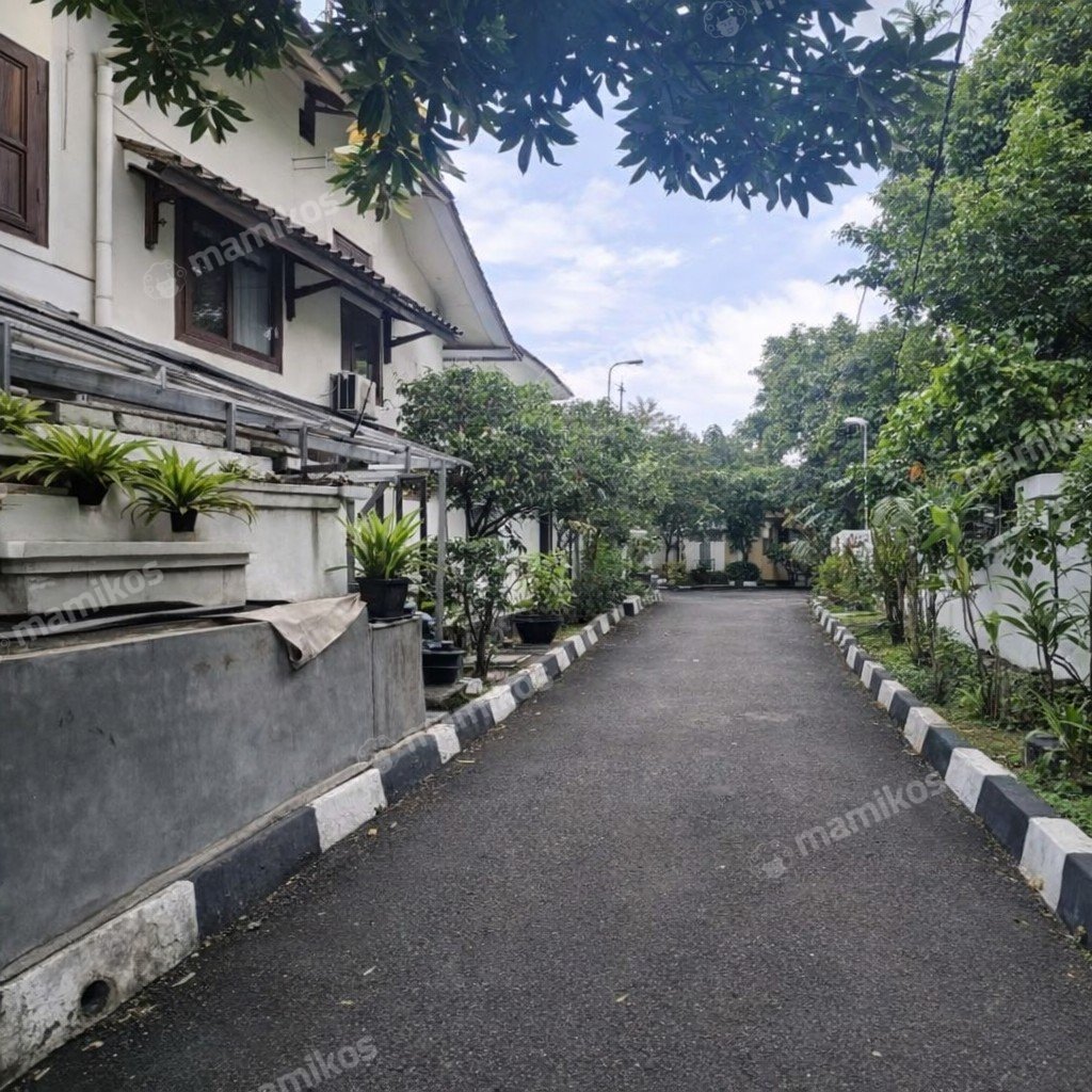 Rumah Sertifikat SHM 4 Kamar Tidur 4 Kamar Mandi Pulomas Jakarta Timur - Photo 2