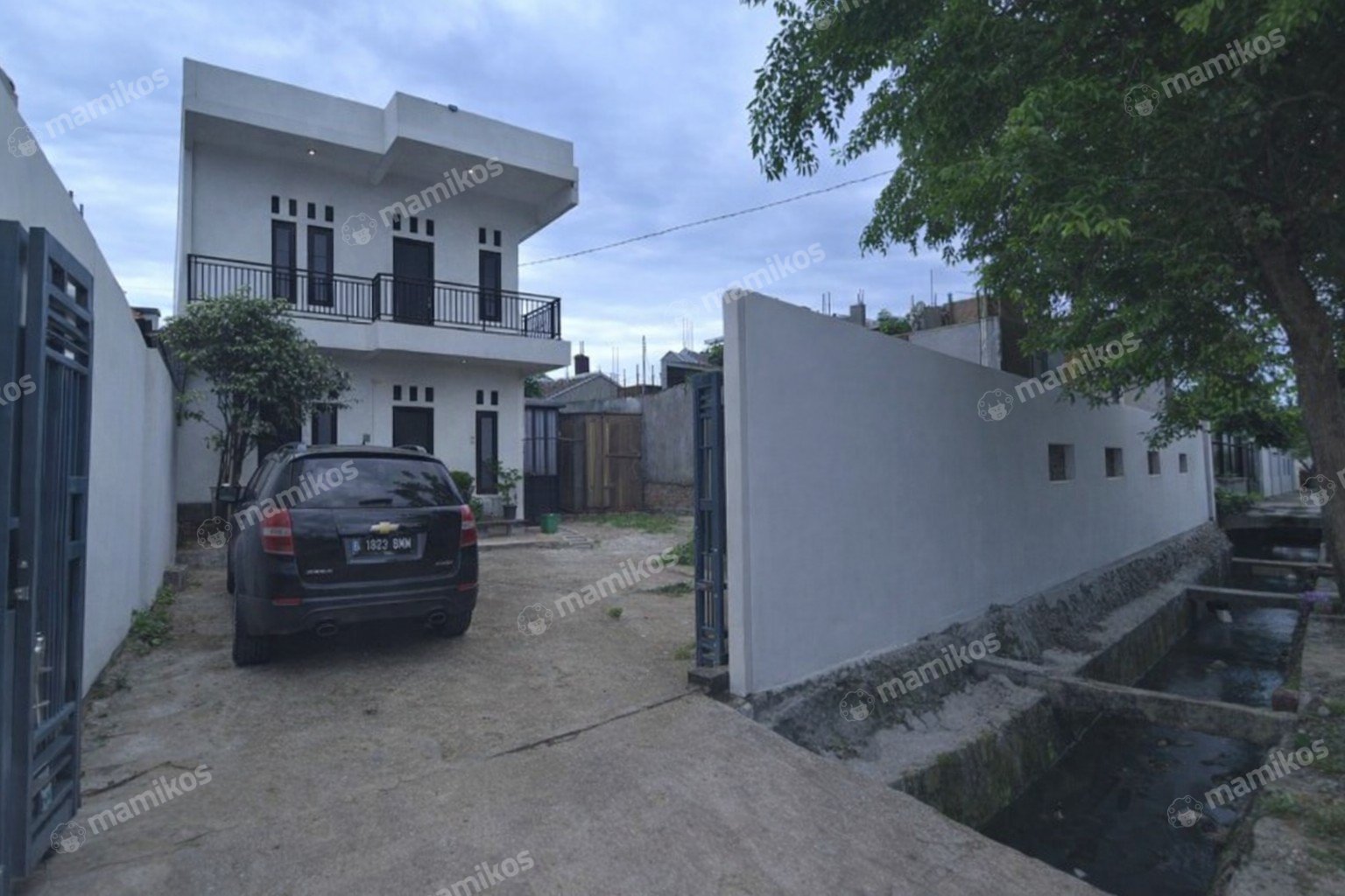 Rumah Sertifikat SHM 3 Kamar Tidur 3 Kamar Mandi Joglo Jakarta Barat