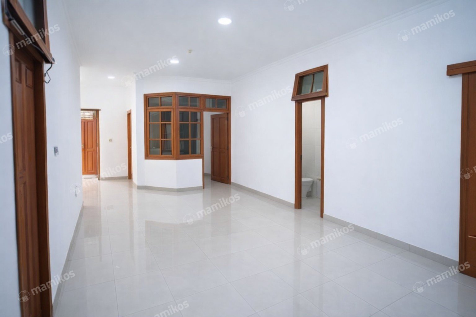 Rumah Sertifikat SHM 7 Kamar Tidur 4 Kamar Mandi Tamansari Jakarta Barat - Photo 4