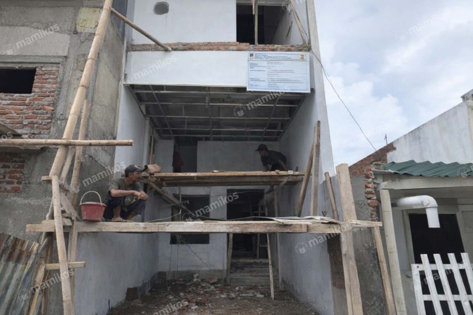 Rumah Sertifikat SHM 4 Kamar Tidur 4 Kamar Mandi Green Ville Jakarta Barat