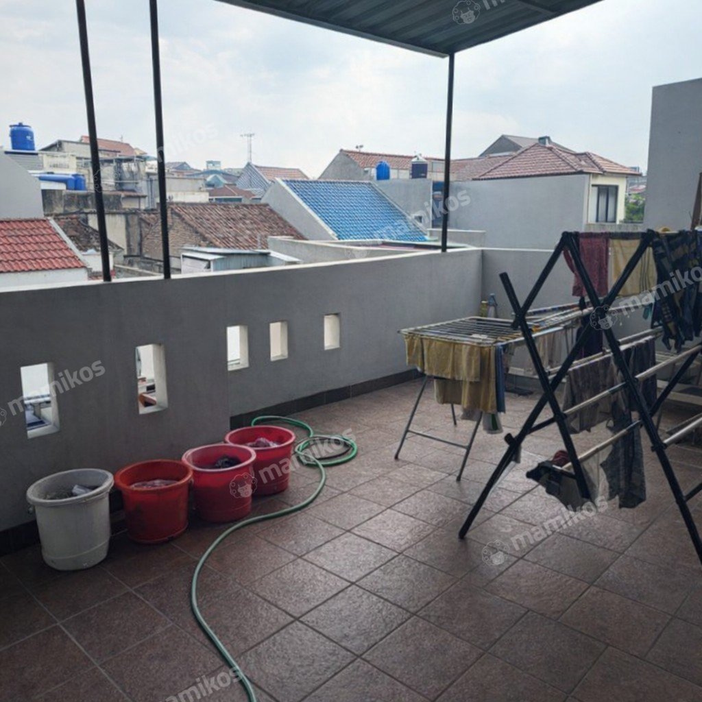 Rumah Sertifikat SHM 4 Kamar Tidur 4 Kamar Mandi Tomang Jakarta Barat - Photo 2