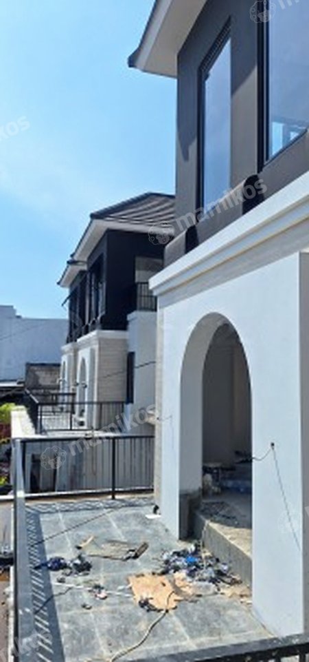 Rumah Sertifikat SHM 4 Kamar Tidur 3 Kamar Mandi Semarang Timur Semarang - Photo 2