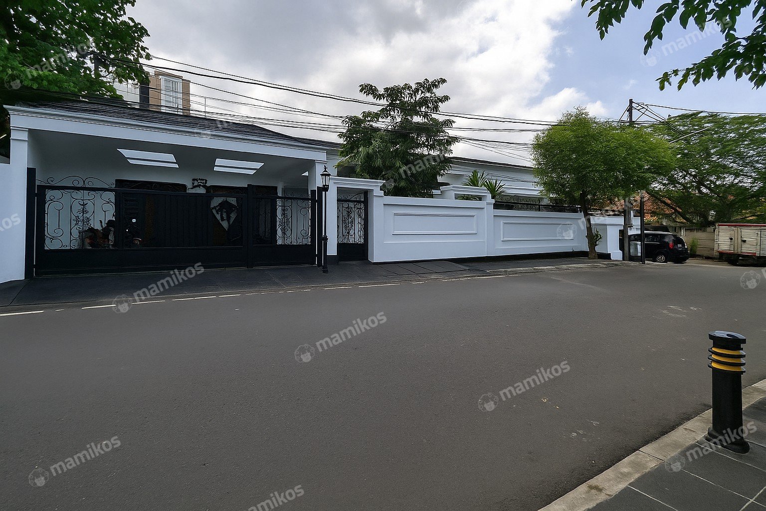 Rumah Sertifikat SHM 4 Kamar Tidur 4 Kamar Mandi Fatmawati Jakarta Selatan