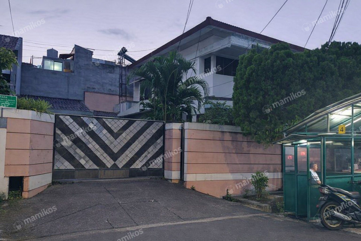 Rumah Sertifikat SHM 4 Kamar Tidur 4 Kamar Mandi Puri Indah Jakarta Barat