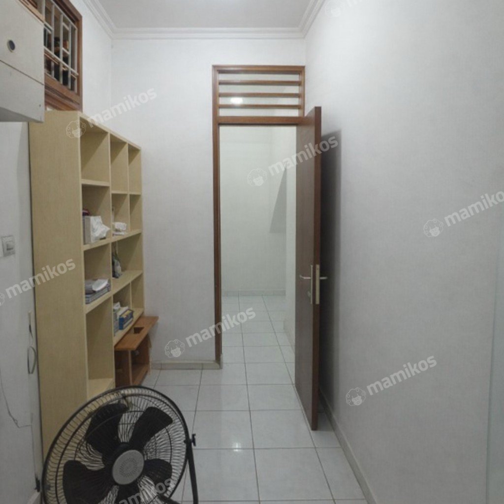 Rumah Sertifikat SHM 4 Kamar Tidur 4 Kamar Mandi Tomang Jakarta Barat - Photo 4