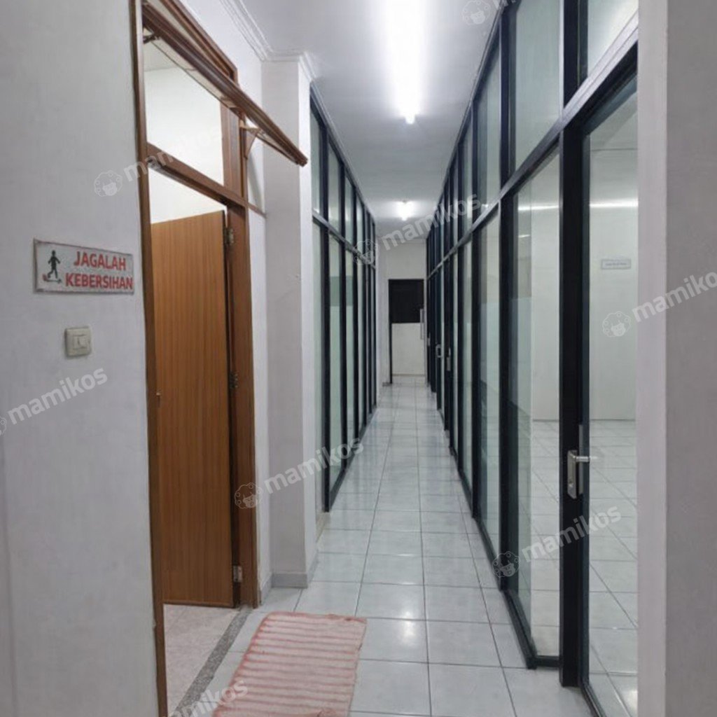 Rumah Sertifikat SHM 4 Kamar Tidur 4 Kamar Mandi Tomang Jakarta Barat - Photo 5