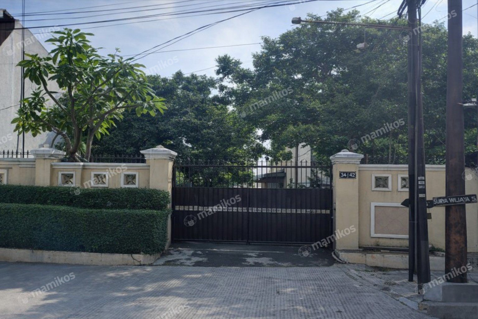 Rumah Sertifikat SHM 4 Kamar Tidur 3 Kamar Mandi Sunrise Garden Jakarta Barat