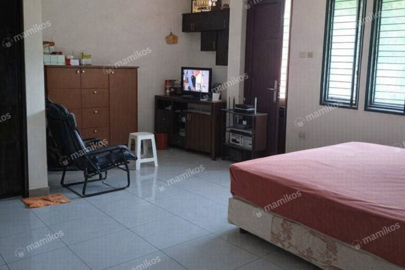 Rumah Sertifikat SHM 4 Kamar Tidur 4 Kamar Mandi Permata Buana Jakarta Barat - Photo 3