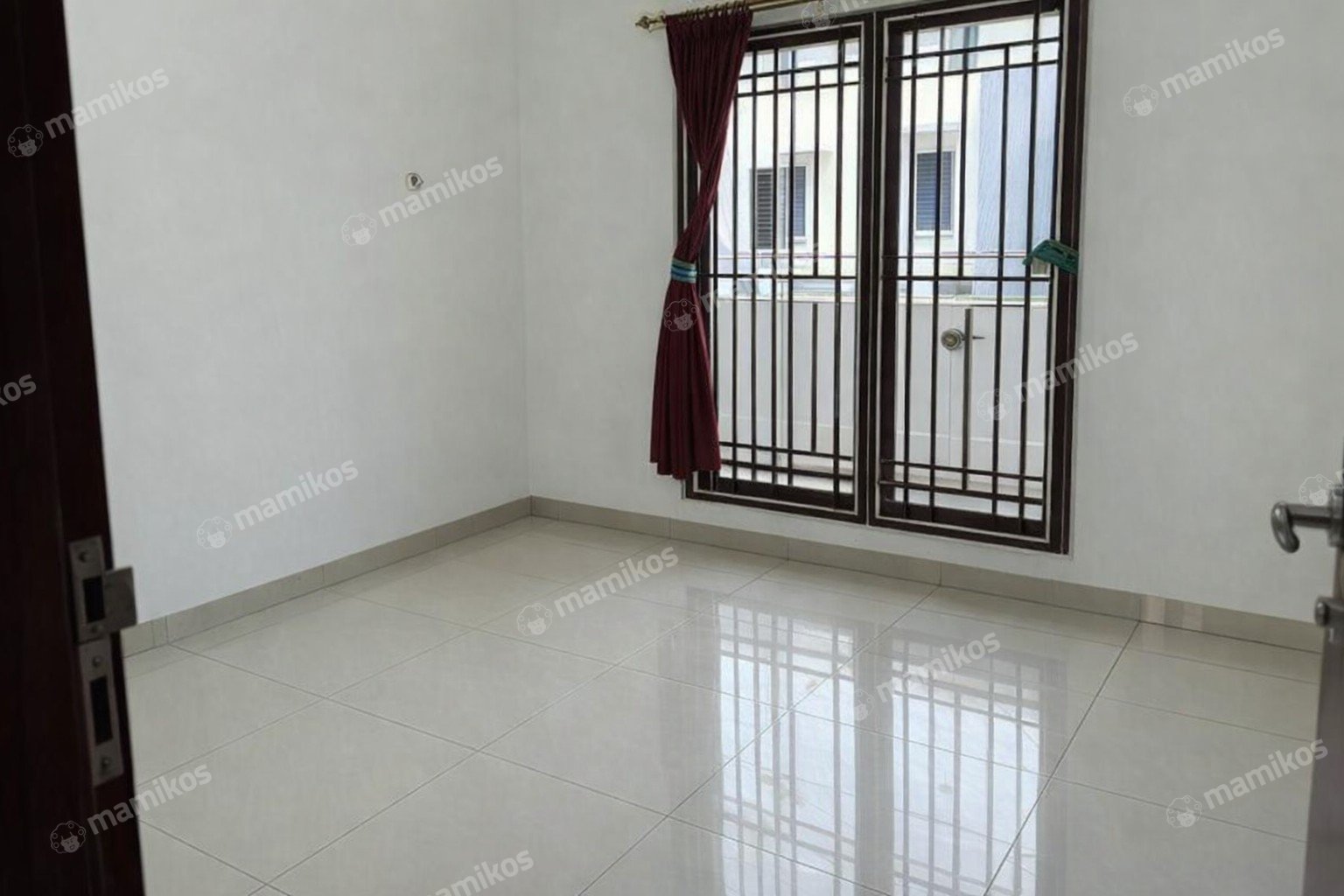 Rumah Sertifikat SHM 3 Kamar Tidur 3 Kamar Mandi Taman Kota Jakarta Barat