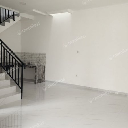 Rumah Sertifikat SHM 3 Kamar Tidur 3 Kamar Mandi Green Lake City Jakarta Barat - Photo 2