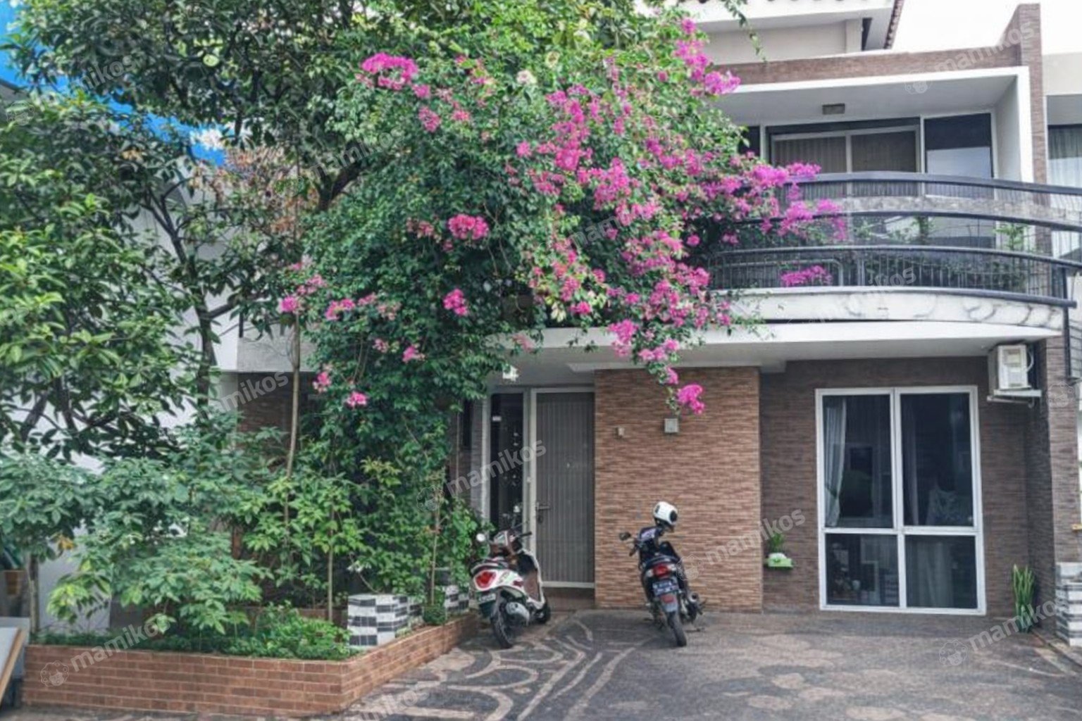 Rumah Sertifikat SHM 6 Kamar Tidur 4 Kamar Mandi Cengkareng Jakarta Barat