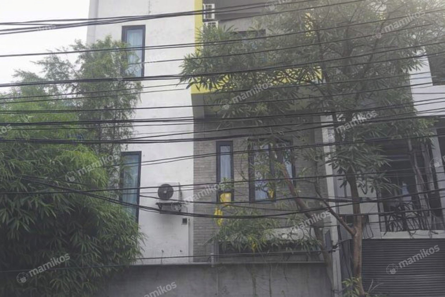 Rumah Sertifikat SHM 17 Kamar Tidur 18 Kamar Mandi Tamansari Jakarta Barat