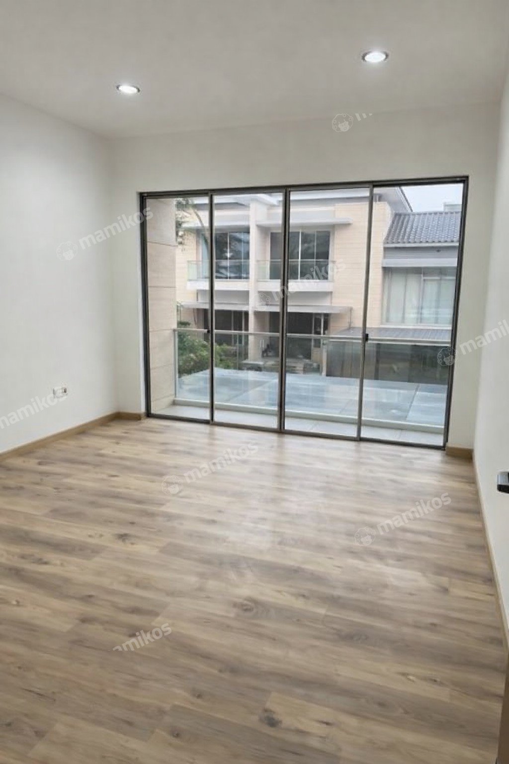 Rumah Sertifikat SHM 3 Kamar Tidur 3 Kamar Mandi Pantai Indah Kapuk Jakarta Utara - Photo 3