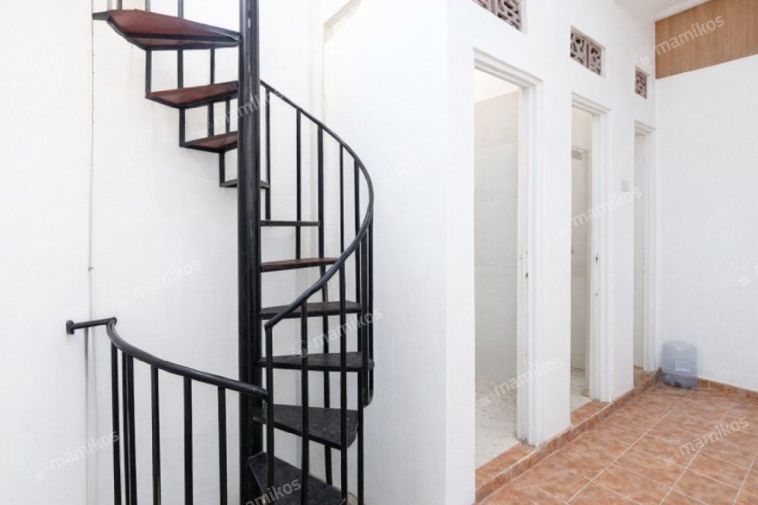 Rumah Sertifikat SHM 13 Kamar Tidur 8 Kamar Mandi Rawamangun Jakarta Timur - Photo 5