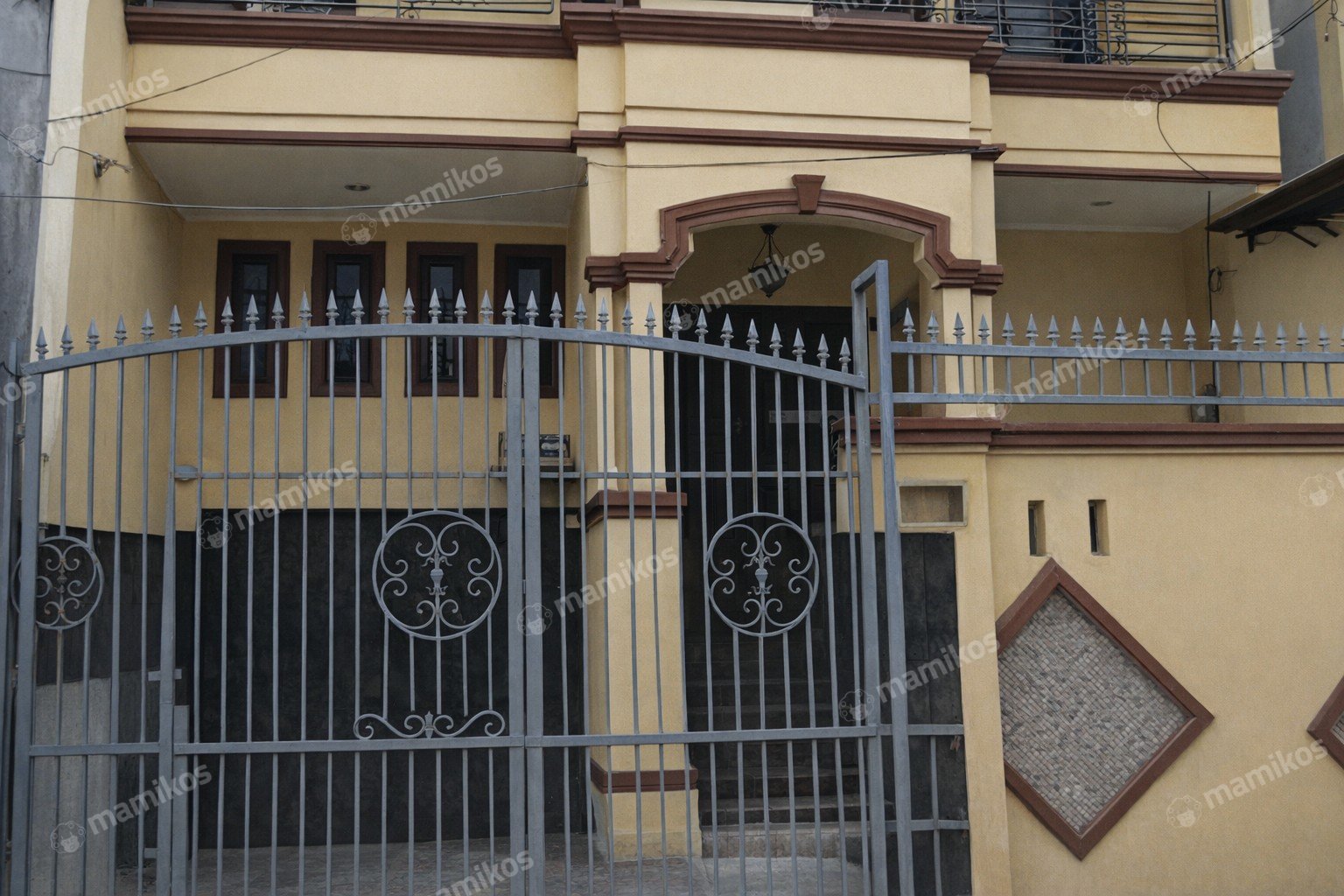 Rumah Sertifikat SHM 6 Kamar Tidur 4 Kamar Mandi Tanjung Duren Jakarta Barat