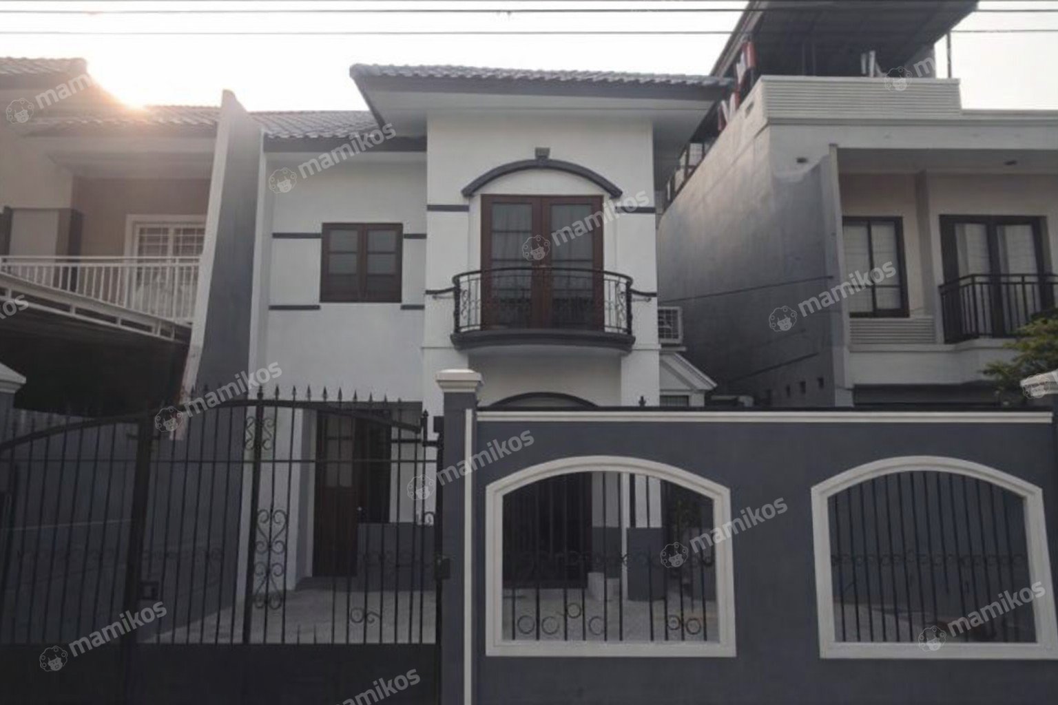 Rumah Sertifikat SHM 3 Kamar Tidur 2 Kamar Mandi Taman Palem Jakarta Barat