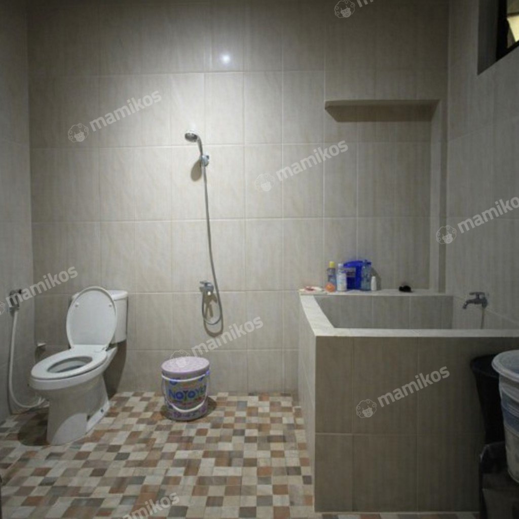 Rumah Sertifikat SHM 5 Kamar Tidur 3 Kamar Mandi Taman Ratu Jakarta Barat - Photo 2