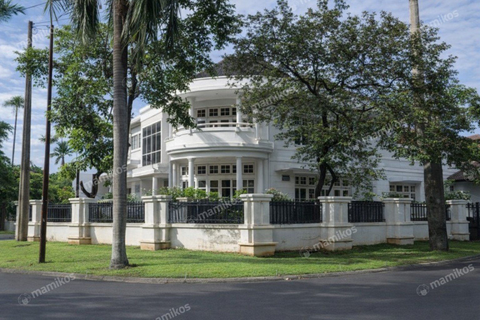 Rumah 8KT 4KM Pondok Indah Jakarta Selatan